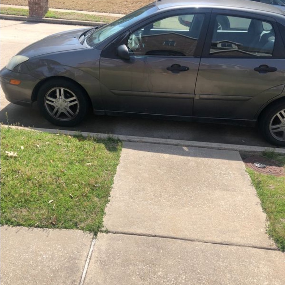 2004 Ford Focus - Picture 2 of 7